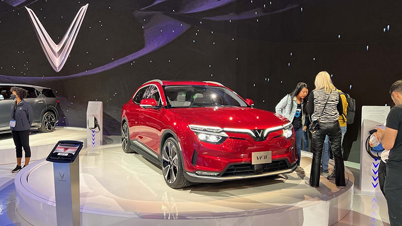 ra mat xe oto dien vinfast vf giaxehoi vn