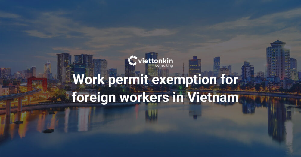 Black and Violet Dark Professional Real Estate Weekly Team Updates Presentation × px