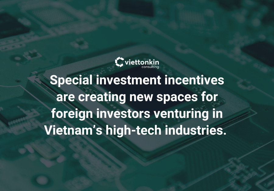 Black and Violet Dark Professional Real Estate Weekly Team Updates Presentation × px × px