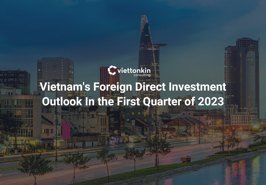 Black and Violet Dark Professional Real Estate Weekly Team Updates Presentation × px × px