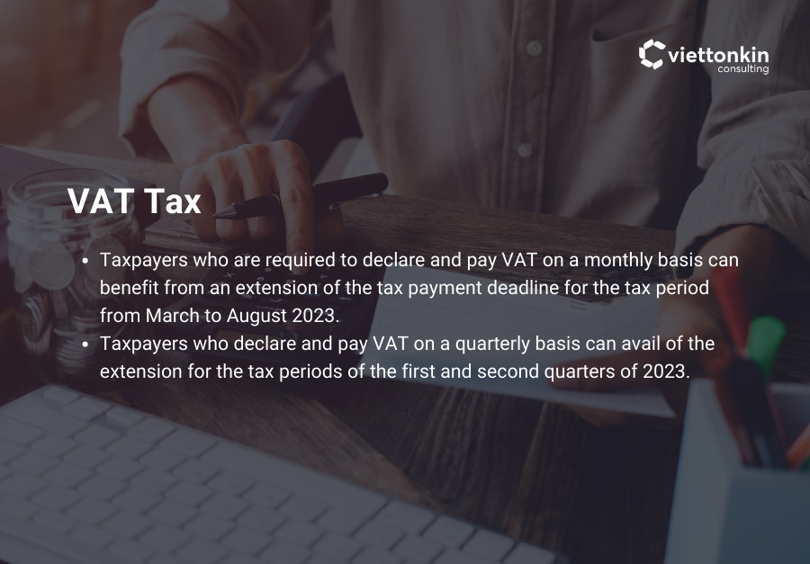 Black and Violet Dark Professional Real Estate Weekly Team Updates Presentation × px × px